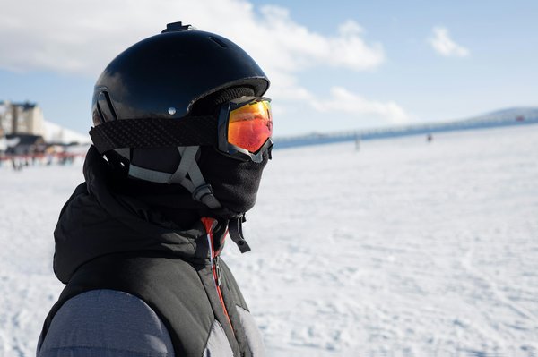 Top raisons d'utiliser une cagoule pour casque de moto en hiver